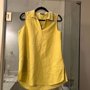 Linen top, like new, smoke free. Pictures look yellow but it is actually green.